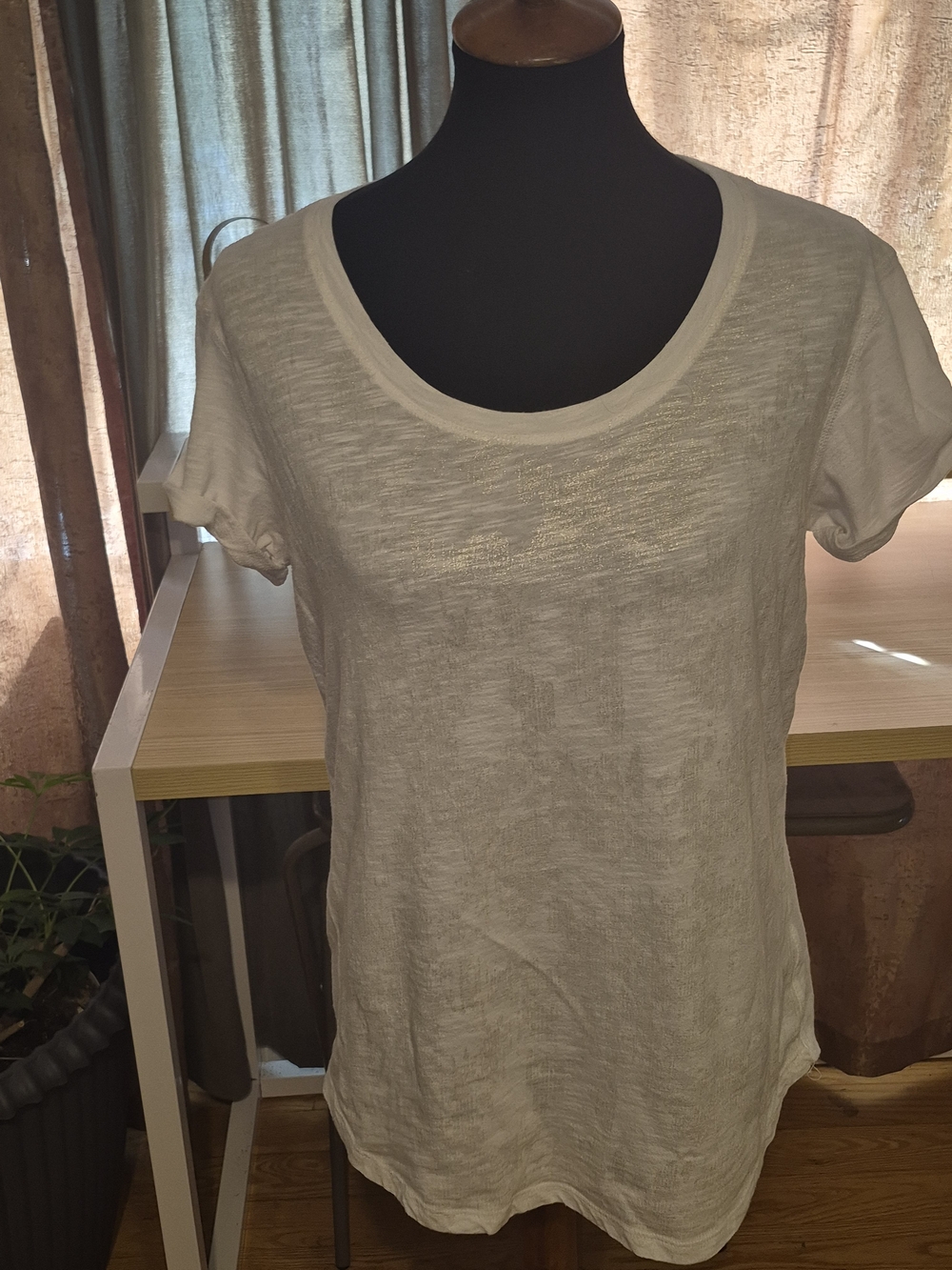 a.n.a Woman's Medium White Scoop Neck Short Sleeve Tee